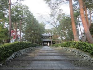 法堂へと続く参道