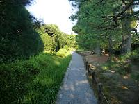 桃山の庭の南の小道